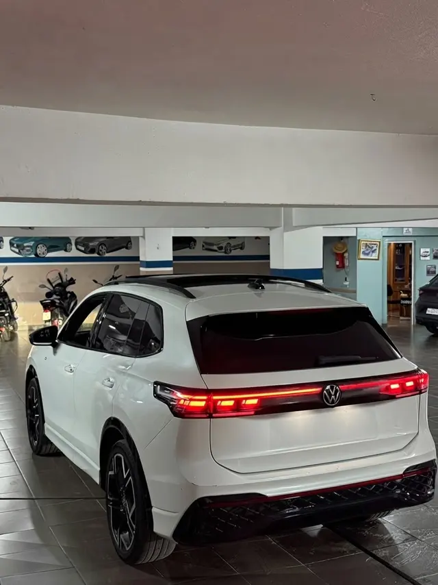 Volkswagen Tiguan blanc — vue arrière